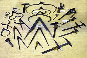 Musée du couteau Laguiole, outils de mesure et compas d'autrefois
